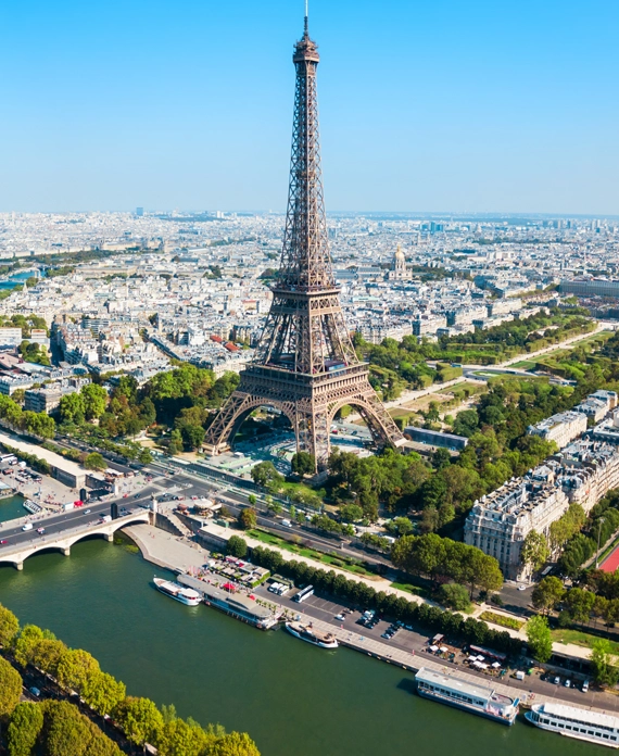 PARIS ET SON EMBLÉMATIQUE TOUR EIFFEL